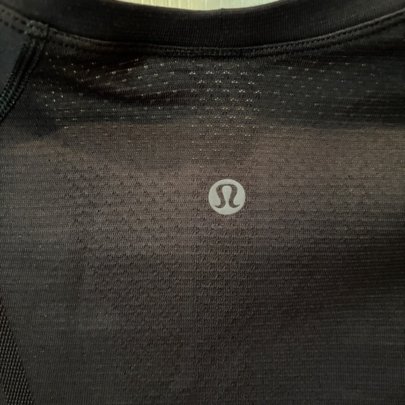 LULULEMON SWIFTLY TECH LONG SLEEVED HIP LENGTH 4 IN GREAT CONDITION - Picture 10 of 12
